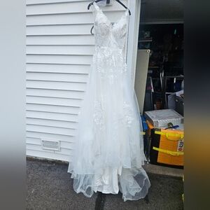 #225 white wedding dress size 2